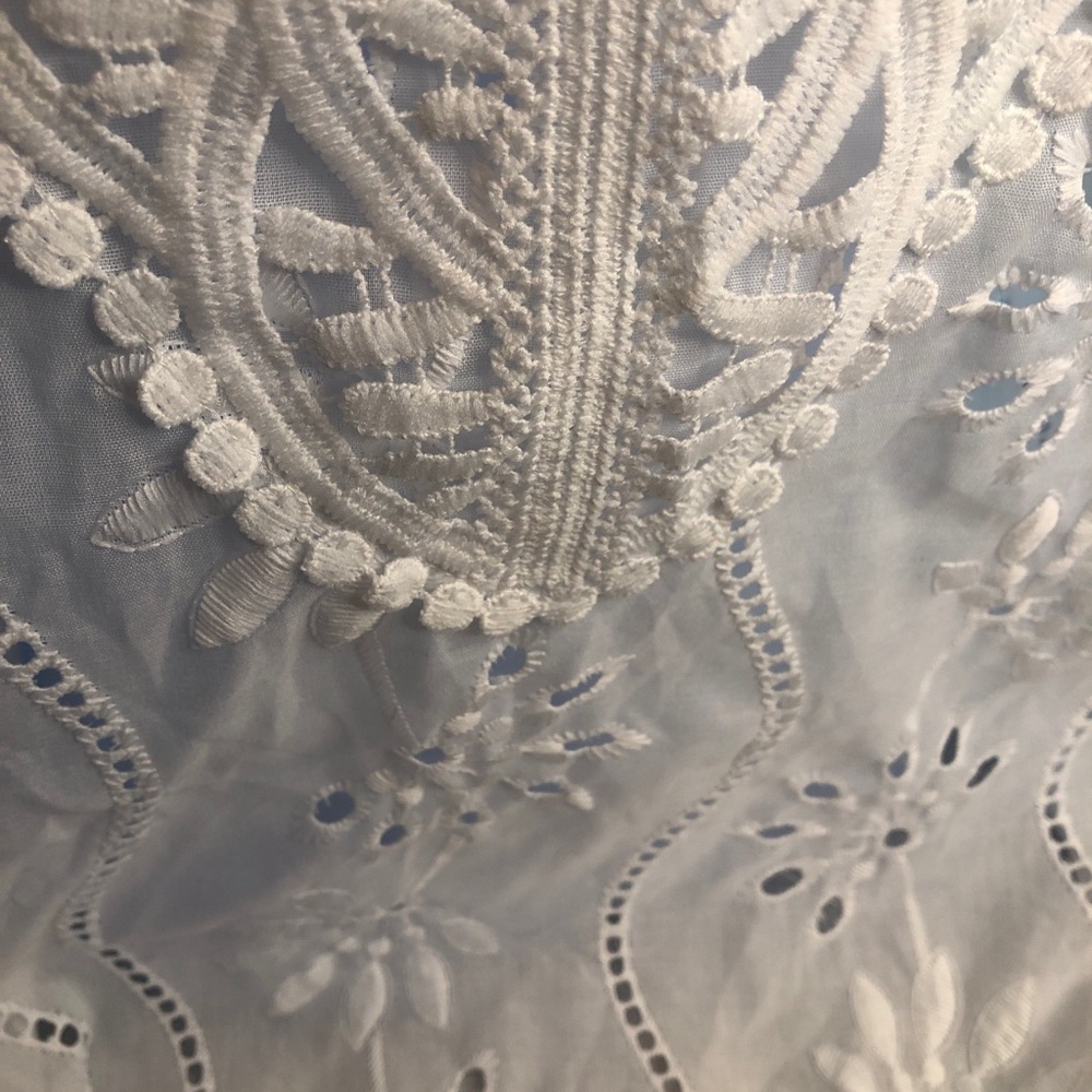 Source Unknown White Floral Eyelet Embroidered Tu… - image 4